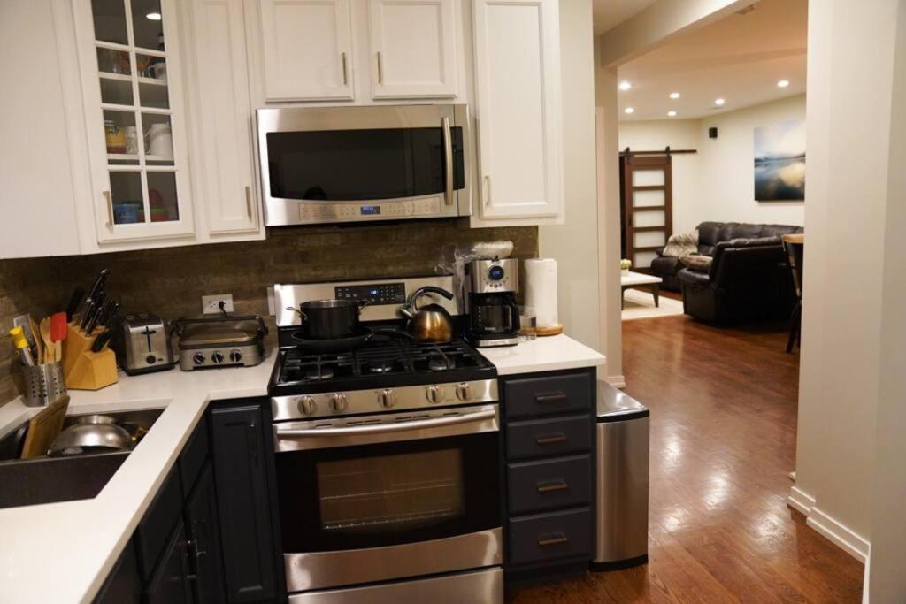 Nice And Cozy. Sleeps 5. Apartment Chicago Exterior photo