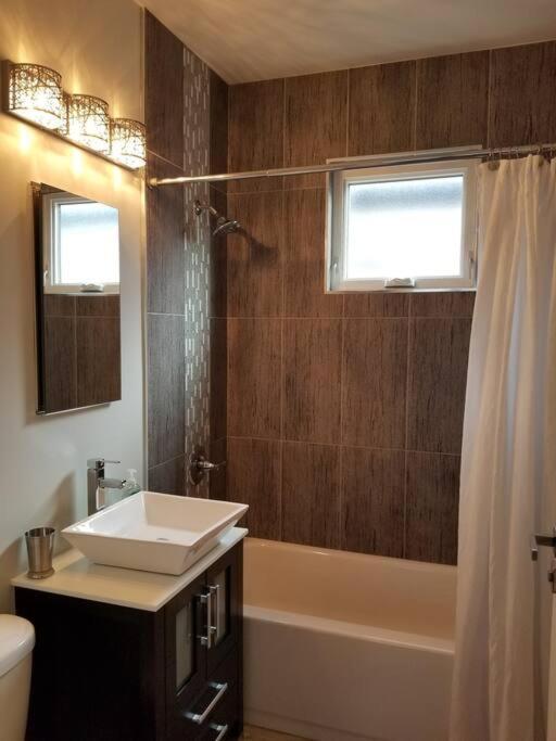 Nice And Cozy. Sleeps 5. Apartment Chicago Exterior photo